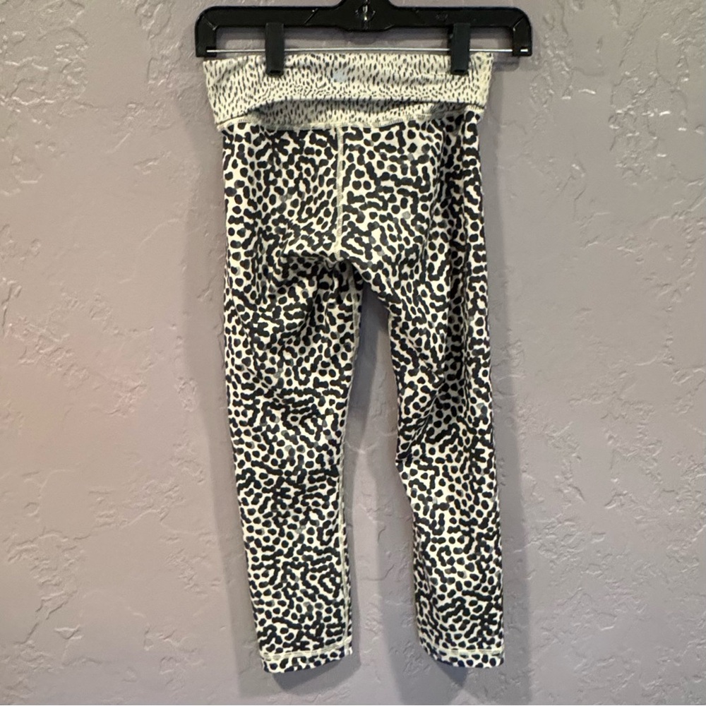 Lululemon Athletica Cream and Black Animal Print Cropped Leggings - 4 - Picture 1 of 3